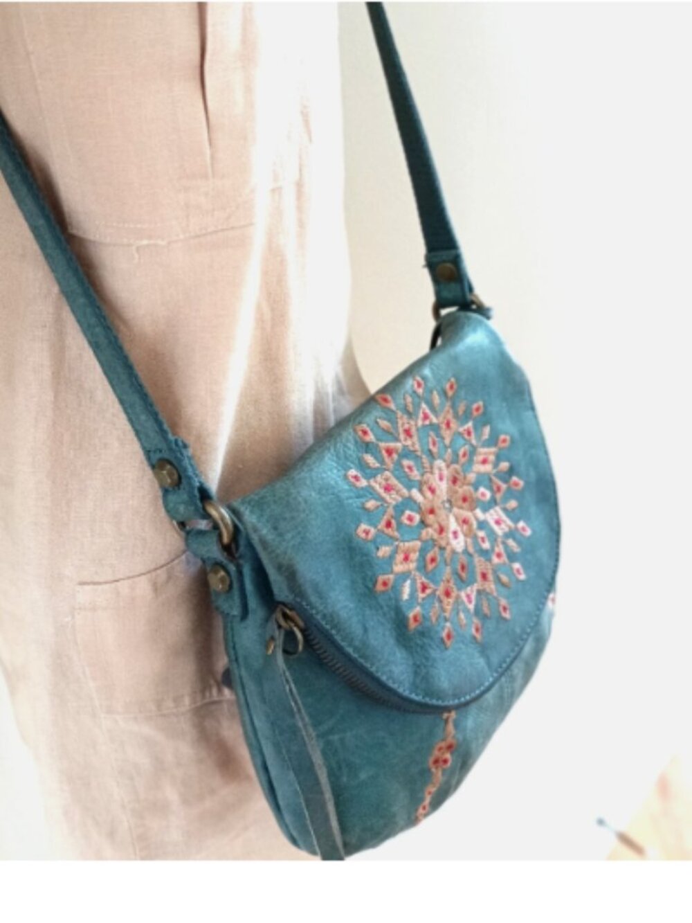 Lucky Brand Genuine Leather Embroidery Shoulder Bag Multiple Compartments Green - Picture 6 of 16